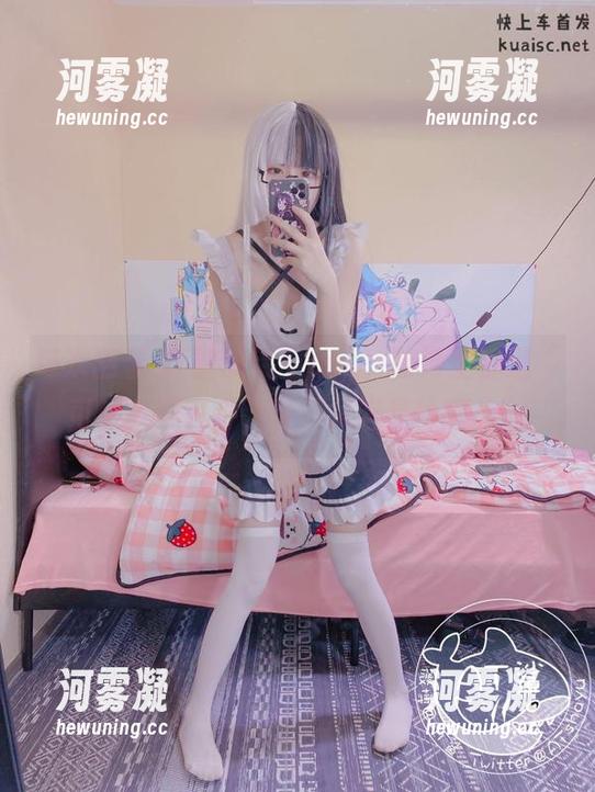 每次翻看AT鲨的镂空cos，脑海里都是“可以多穿几件，要不很容易冷啊。”