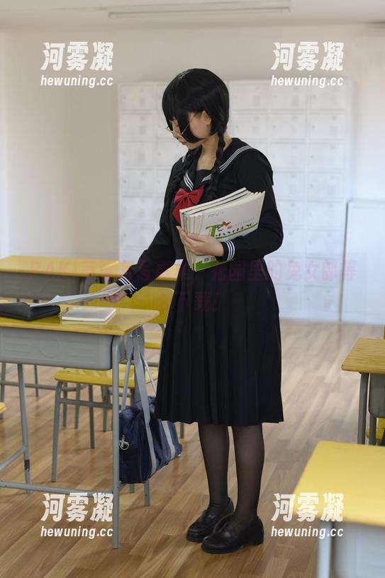 PAKI草莓酱写真集，花园里的兔女郎等你下载！