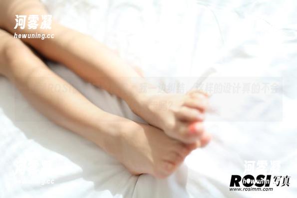 一边翻ROSI的新镂空图包，我一边纠结，这样的设计真的不会被风吹走吗？