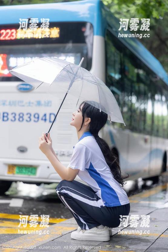 Xiuren秀人网 - Angela小热巴的这套制服竟然有种回忆的魔力，我不禁怀念起以前那些年少轻狂的日子。
