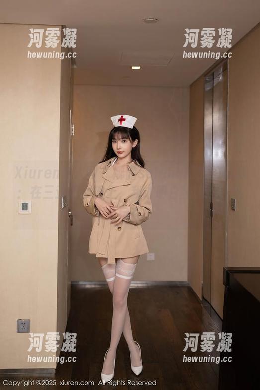 Xiuren秀人网 - 娜露selena的旅拍写真：在三亚的沙滩上，我才明白校服也能这么自在。