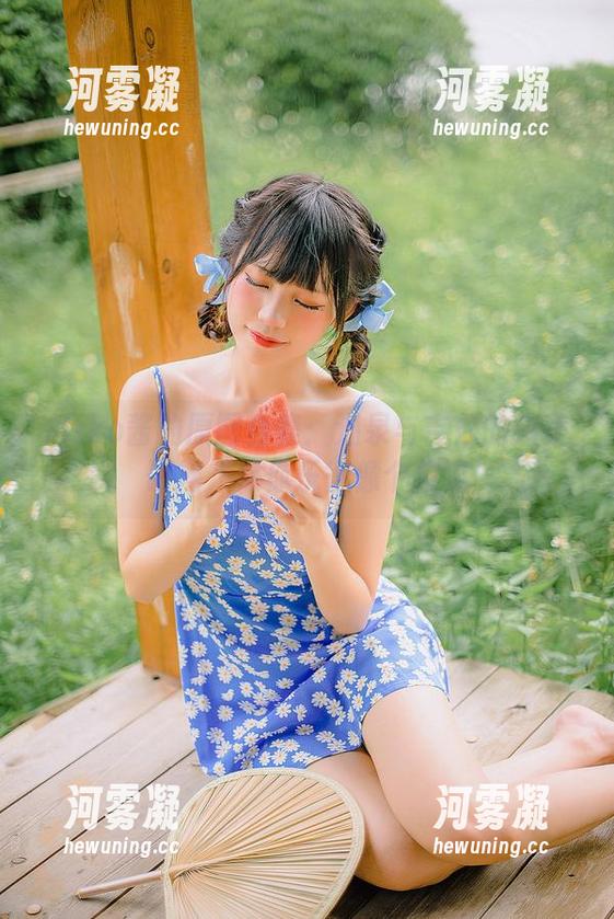 Miko酱的原图合集：温泉与吉他的完美碰撞，保你乐得像个傻瓜