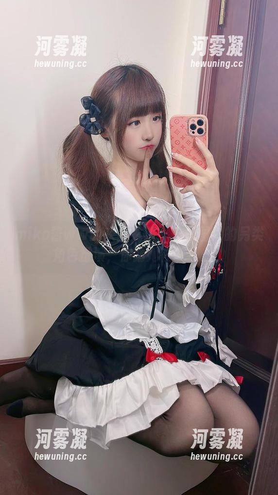 miko酱ww的灰丝之旅——一图包的另类角色扮演，你猜她在想什么？