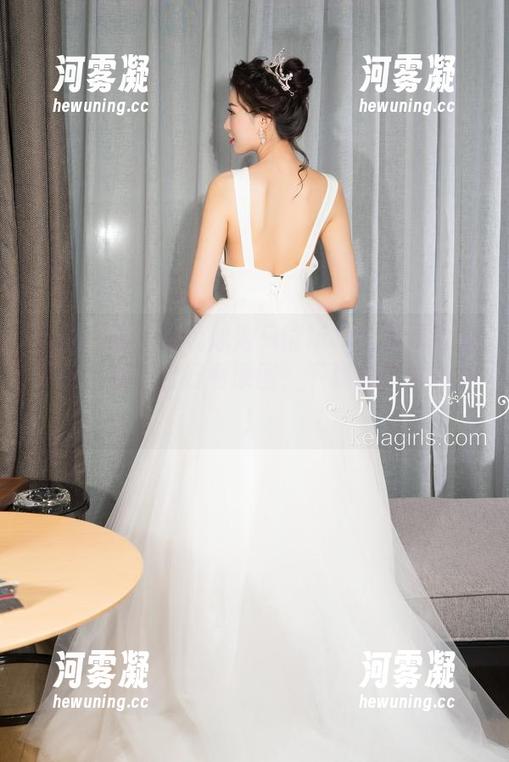 克拉女神 - 谁说泳池只能玩水？熙妍教你如何‘泡’出好看原图，下载速度要抓紧！