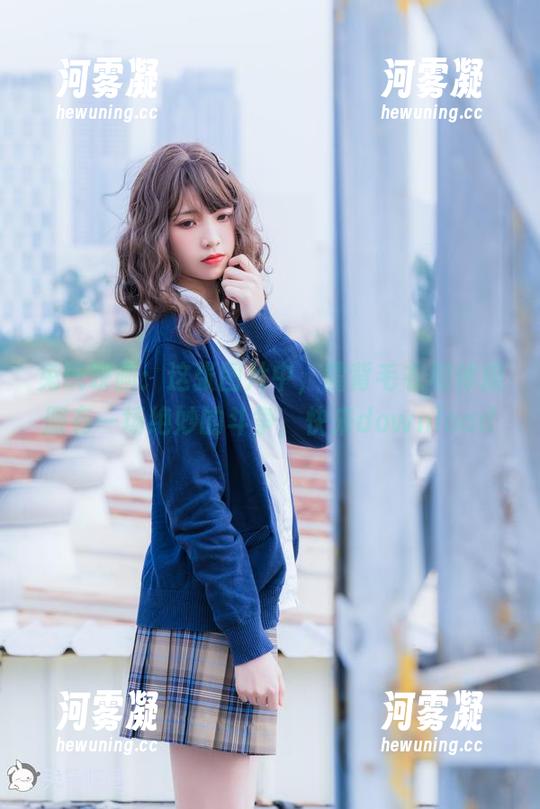 兔玩映画：这张图片中，露背毛衣和体操服有一场绝妙的斗争，快来download