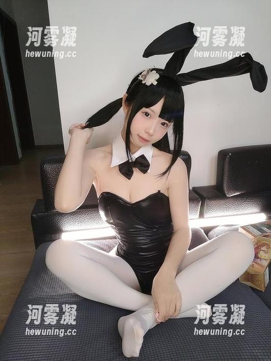 她的职业装更新不再平淡，十万珍吱伏特教你如何优雅搞定职场！