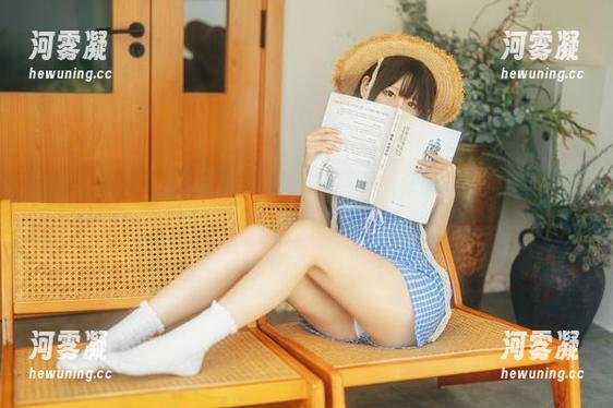 眼镜下的秘密？发条少女yoki的写真集，让你意犹未尽，快来下载！