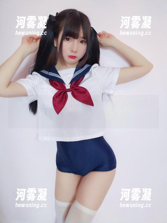 谁说卧室不能有态度？古川kagura的灰毛衣，cos出了小心思。