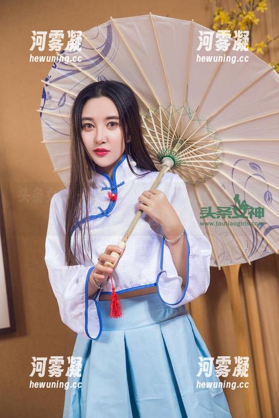 头条女神 - 信悦儿最新图册震撼上线，学生服也能这么迷人！