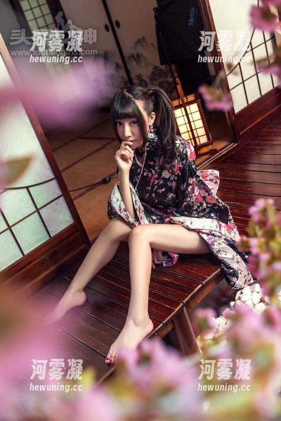头条女神 - 我看查莉娅的日常：免费图片正好满足你的小好奇