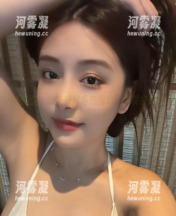 微密圈 - 秘书制服私拍图集：奶雯被这些细节圈粉了