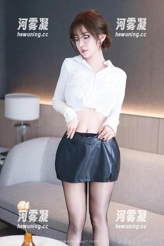 尤蜜荟 - 娜露selena又来了，最新分享她的美脚，搞得我现在只想采购防脚臭喷雾！