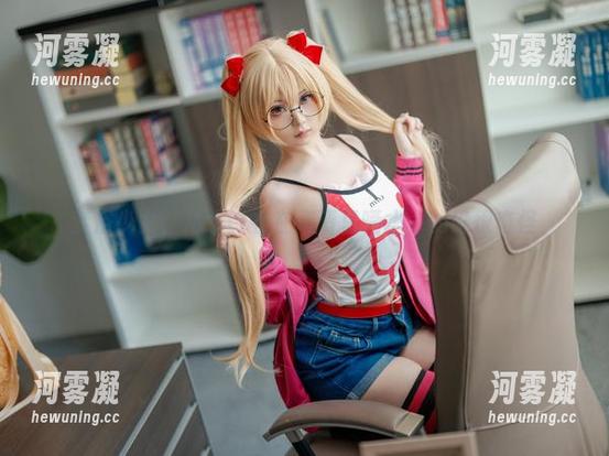 梦浴少女，幼水铃衣在高清里晒水，的确很奇怪