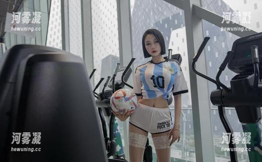 微密圈 - 最新晒图！果儿Victoria在粉色的海洋中游泳，分享一下，你有“勇气”吗？