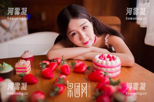 果团网 - 最新力作：甜Abby在泳池的图册，快来再爱一次