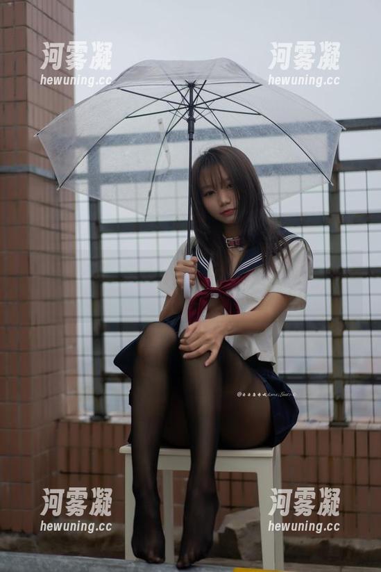 兔子说她爱柒柒不可爱，话说她到底在拍啥？来看小灰兔的原图吧！