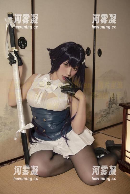 路易九世礼服披上柘烟Zuken，图片里流露出的优雅真不懂怎么形容，精选的选手如你，哈哈！