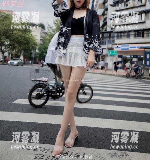 梦丝女神 - 王娇娇的定制礼服，图片里的氛围让我想起一些奇怪的场景...