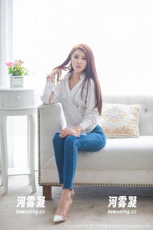 爱蜜社 - 刘奕宁Lynn的黑白图册，白色的空白和黑色的深邃，让我的想象力开始冒烟。