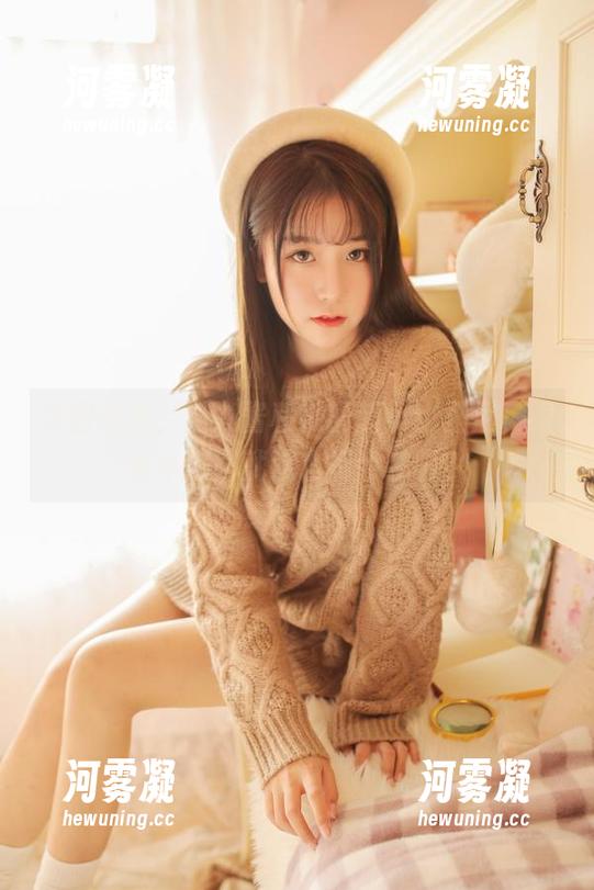 美图合集：猫九酱和她的超小比基尼，眼镜娘怎么就这么有个性呢？