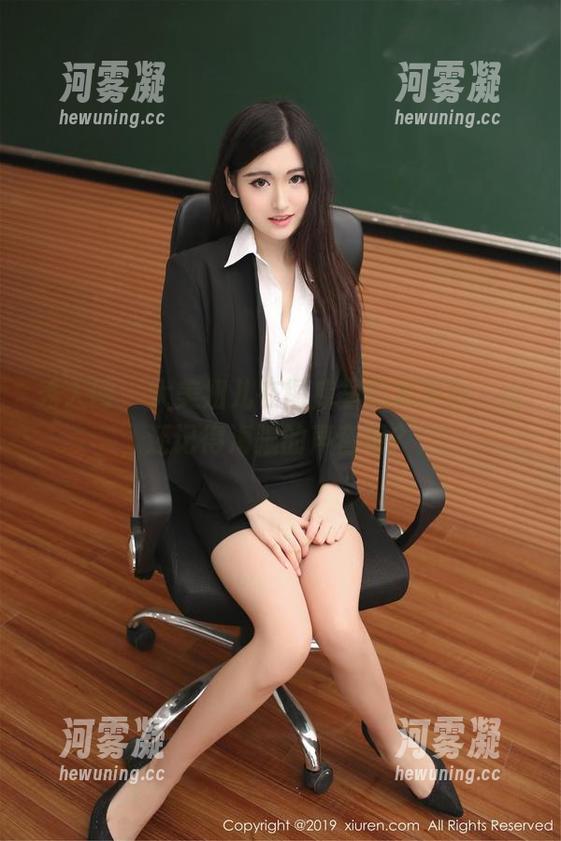 秀人网 - 大美妞儿在图库里的水手服，谁还记得海浪的声音呢？