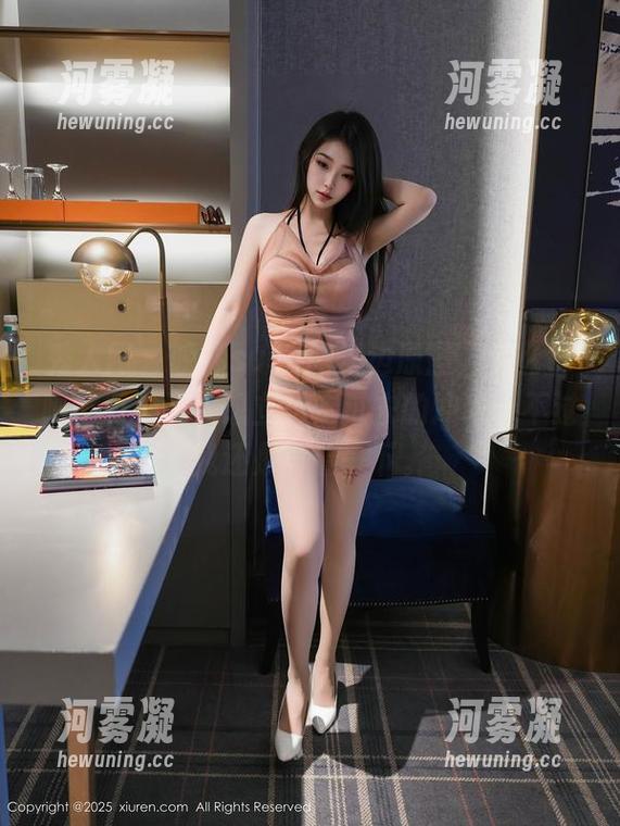 秀人网 - 晚苏susu的海边原图，怎么说吧，有种让人想立马走过去的冲动，不过我还是再看一下。