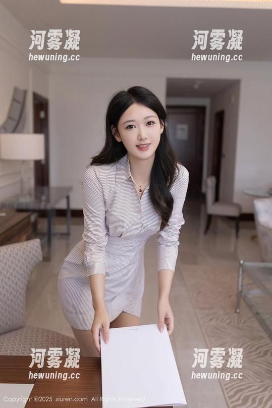 秀人网 - 又一家被海风吹得心态崩溃的李若汐，超适合壁纸