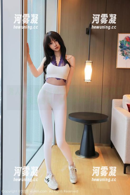 秀人网 - 瑶啊摇的瑶的黑色诱惑：原图里的灵动时刻，套图也不妨一探哦