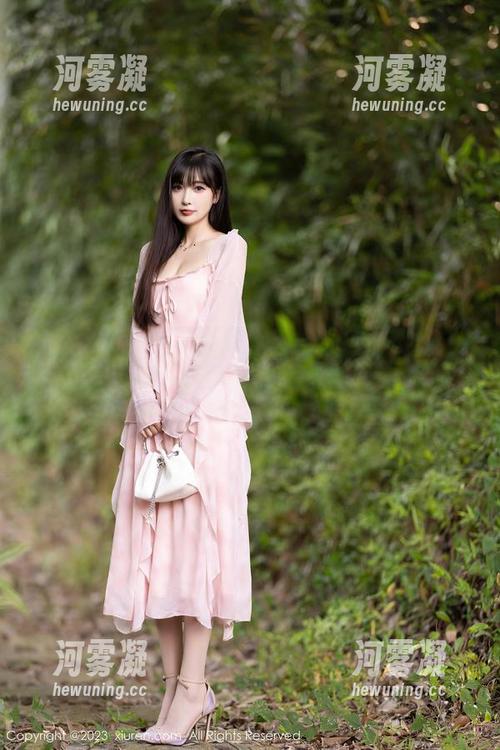 秀人网 - 白浅浅的女仆美图，不禁想问服务员：还有没有甜点？