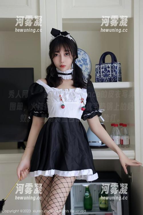秀人网 - “苏小曼babyface的皮衣写真图册，火辣得我差点把手机当热锅上的蚂蚁。”就傅真金白银会让我脸红。