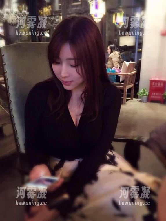 微密圈 - 画风突变！童小芯白裙，图库让人多看几眼，下载你也想试试？