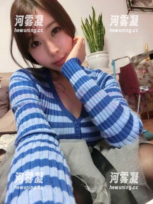 微密圈 - 童小芯的高清套装让我想到了家里的壁纸，有种想抱回家的冲动！