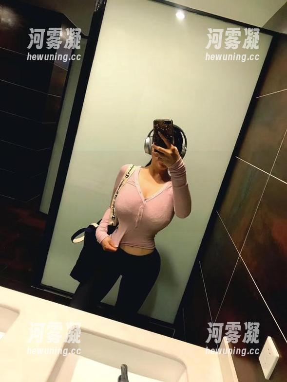 微密圈 - 啊，童小芯的黑丝和我想象的不太一样，果然得下载来验证下是不是我“哲学”想多了。