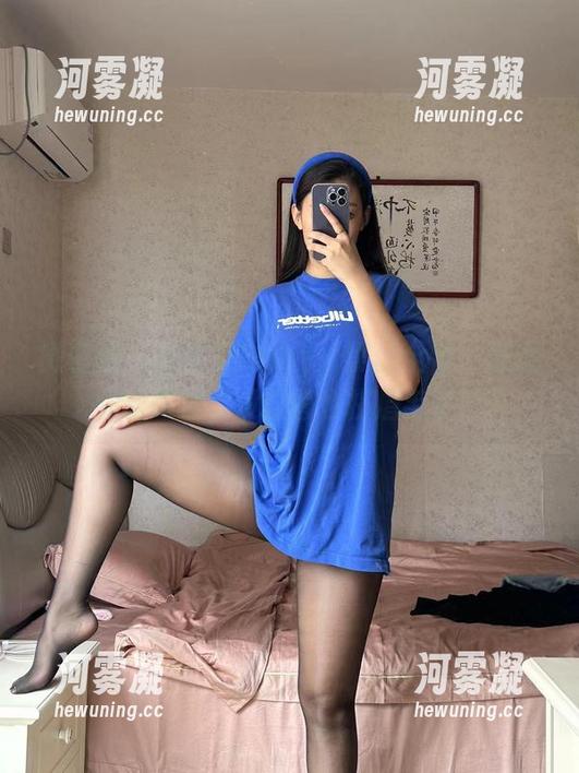 微密圈 - 美邵女Baby：黑丝全套，燃爆你的眼球，没血管也挤眉毛了！