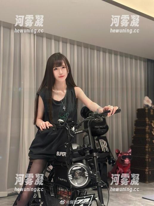 黑贞德的冷酷气质，搭配腐团儿Ikaros的私拍，居然有种和谐感。